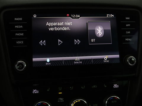 Škoda Octavia 1.5 TSI Business Edition | Stoelverwarming | Trekhaak | Carplay | Half leder | Navigatie | Climate control | Parkeerhulp | Cruise control