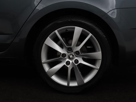 Škoda Octavia 1.5 TSI Business Edition | Stoelverwarming | Trekhaak | Carplay | Half leder | Navigatie | Climate control | Parkeerhulp | Cruise control
