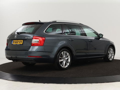 Škoda Octavia 1.5 TSI Business Edition | Stoelverwarming | Trekhaak | Carplay | Half leder | Navigatie | Climate control | Parkeerhulp | Cruise control
