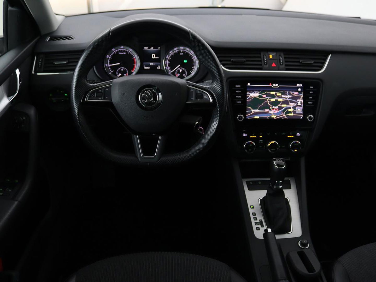 Škoda Octavia 1.5 TSI Business Edition | Stoelverwarming | Trekhaak | Carplay | Half leder | Navigatie | Climate control | Parkeerhulp | Cruise control