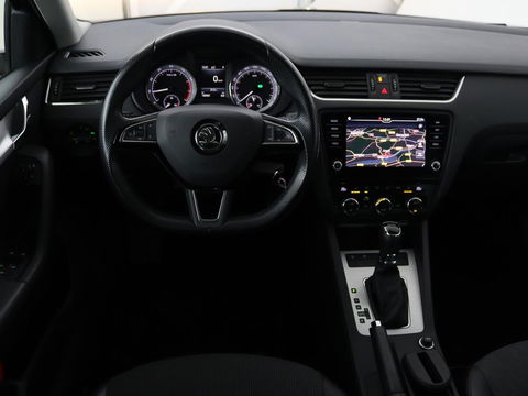 Škoda Octavia 1.5 TSI Business Edition | Stoelverwarming | Trekhaak | Carplay | Half leder | Navigatie | Climate control | Parkeerhulp | Cruise control
