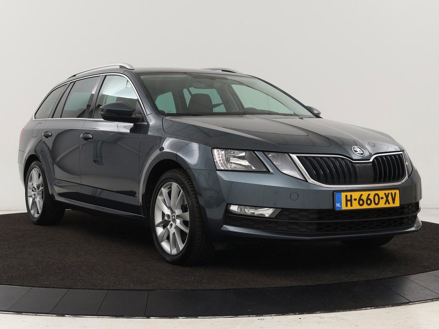 Škoda Octavia 1.5 TSI Business Edition | Stoelverwarming | Trekhaak | Carplay | Half leder | Navigatie | Climate control | Parkeerhulp | Cruise control