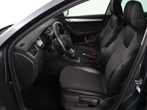 Škoda Octavia 1.5 TSI Business Edition | Stoelverwarming | Trekhaak | Carplay | Half leder | Navigatie | Climate control | Parkeerhulp | Cruise control