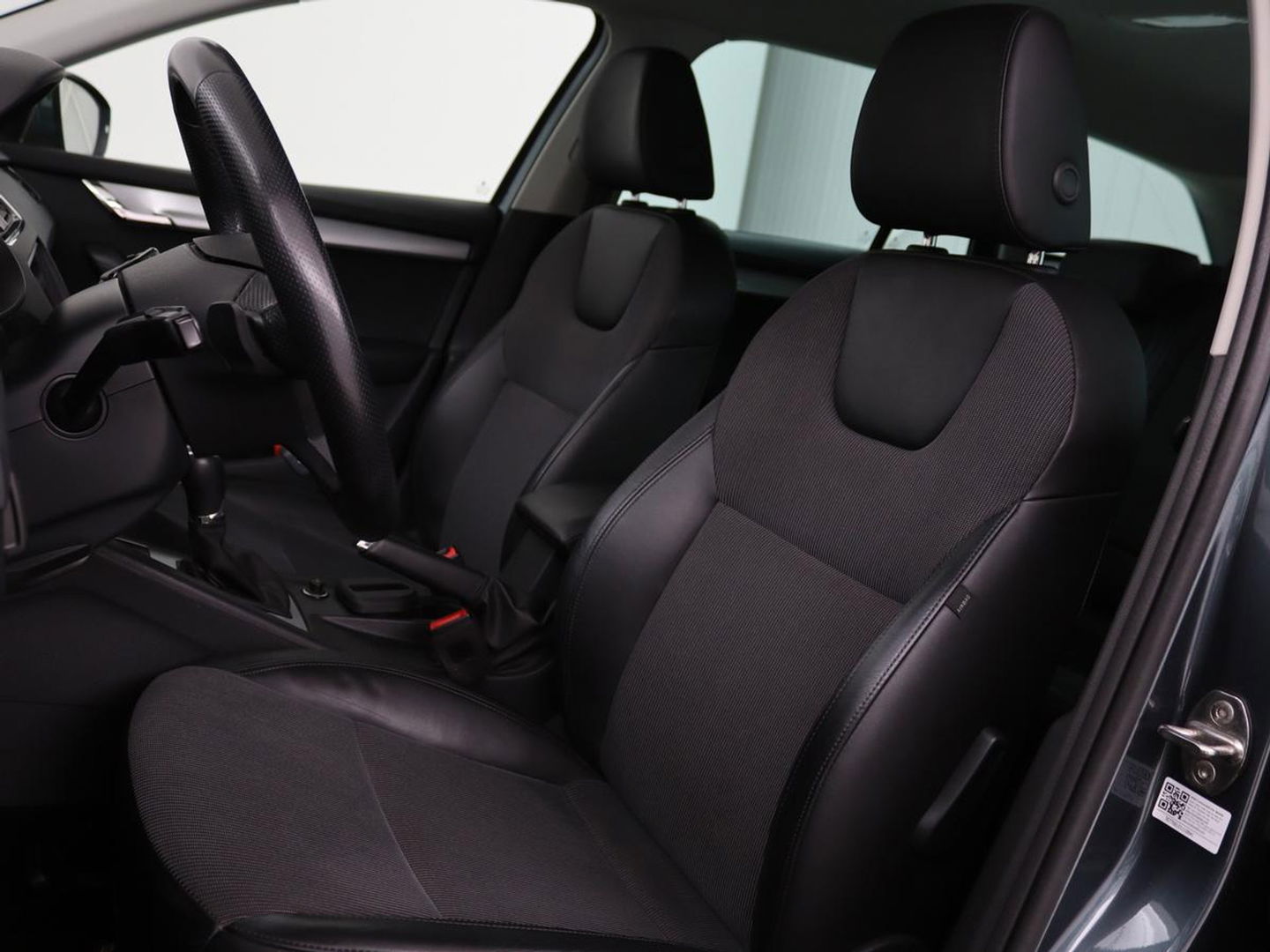 Škoda Octavia 1.5 TSI Business Edition | Stoelverwarming | Trekhaak | Carplay | Half leder | Navigatie | Climate control | Parkeerhulp | Cruise control