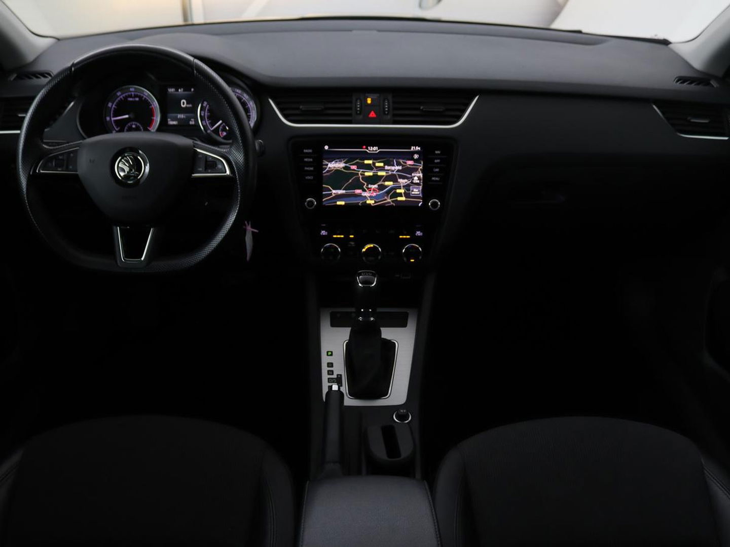 Škoda Octavia 1.5 TSI Business Edition | Stoelverwarming | Trekhaak | Carplay | Half leder | Navigatie | Climate control | Parkeerhulp | Cruise control
