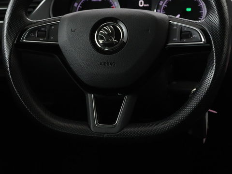 Škoda Octavia 1.5 TSI Business Edition | Stoelverwarming | Trekhaak | Carplay | Half leder | Navigatie | Climate control | Parkeerhulp | Cruise control