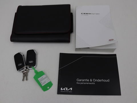 Kia Ceed 1.6 GDI PHEV ExecutiveLine | Panoramadak | Stoelventilatie | Trekhaak | Leder | Camera | Adaptive cruise | Keyless | Full LED | Stuur & achterbankverwarming | Carplay | Navigatie