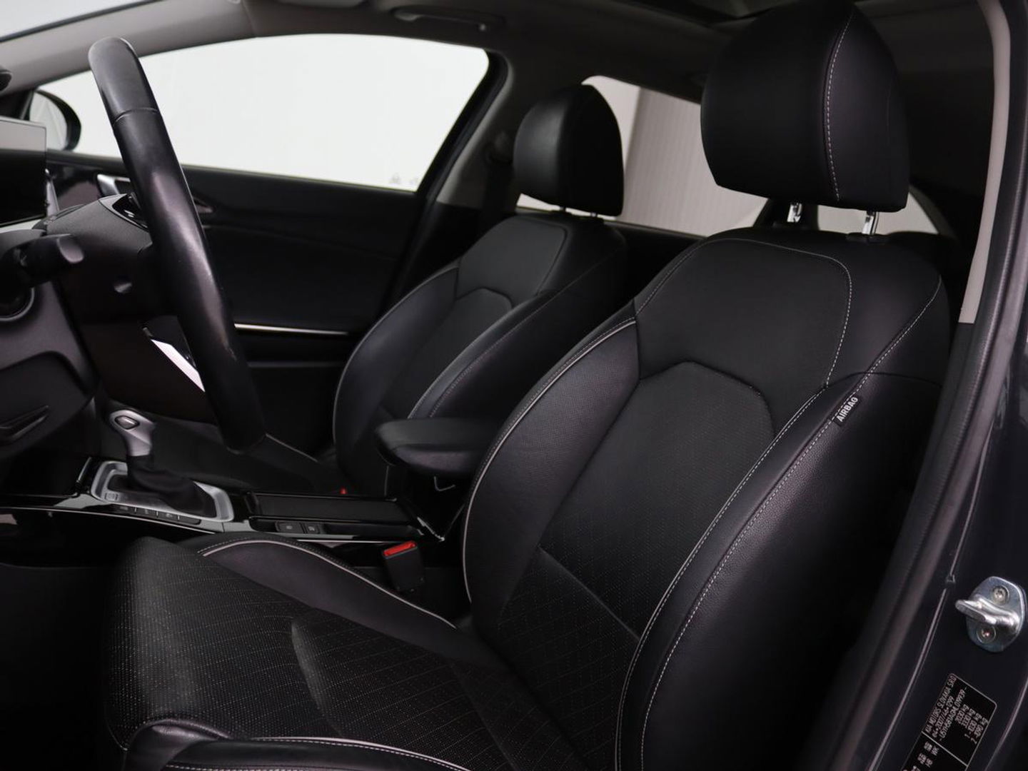 Kia Ceed 1.6 GDI PHEV ExecutiveLine | Panoramadak | Stoelventilatie | Trekhaak | Leder | Camera | Adaptive cruise | Keyless | Full LED | Stuur & achterbankverwarming | Carplay | Navigatie