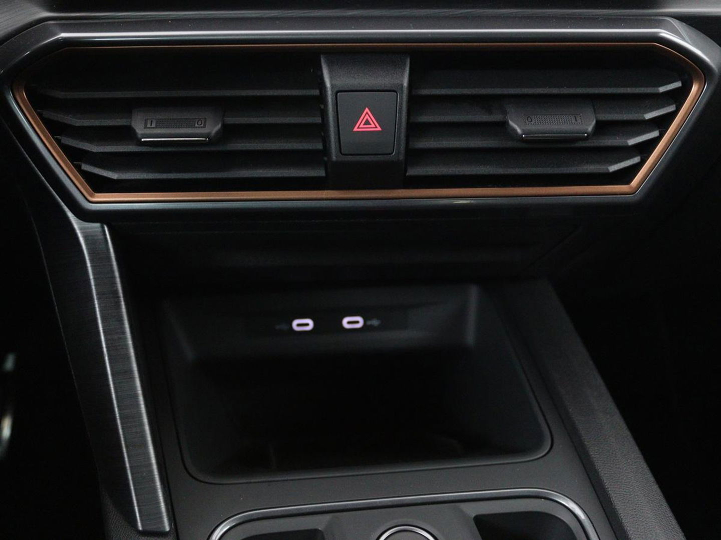 CUPRA Leon 1.4 e-Hybrid | Stoel & stuurverwarming | Carplay | Adaptive cruise | Camera | Navigatie | Sfeerverlichting | Full LED | Keyless | PHEV