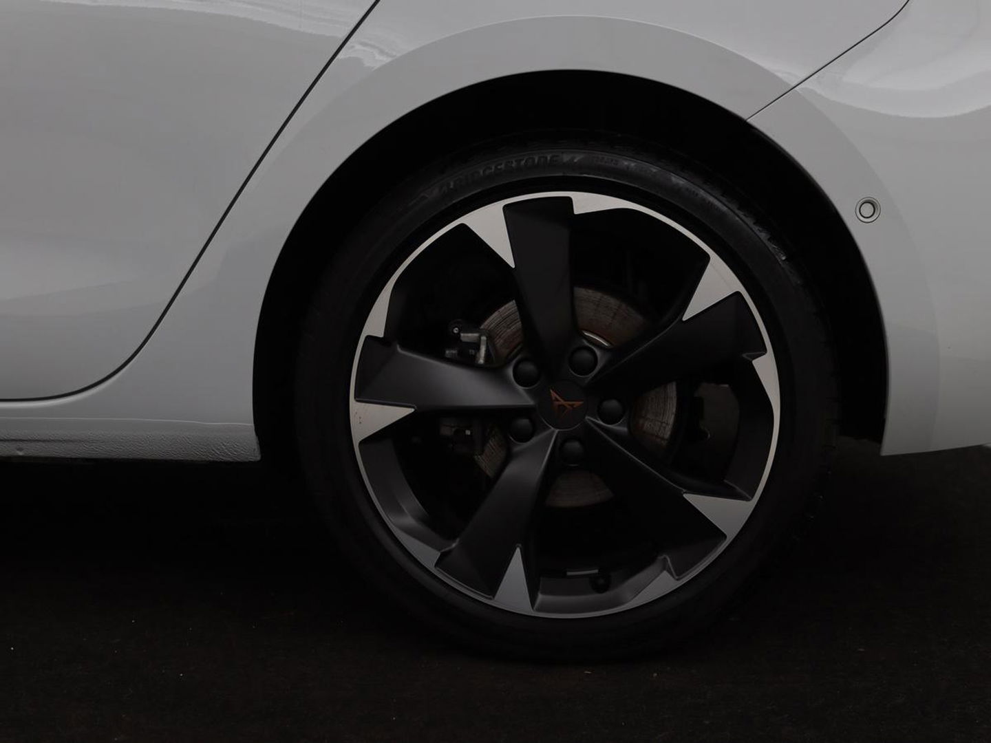 CUPRA Leon 1.4 e-Hybrid | Stoel & stuurverwarming | Carplay | Adaptive cruise | Camera | Navigatie | Sfeerverlichting | Full LED | Keyless | PHEV