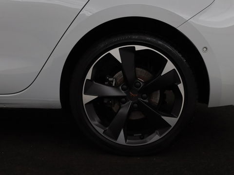 CUPRA Leon 1.4 e-Hybrid | Stoel & stuurverwarming | Carplay | Adaptive cruise | Camera | Navigatie | Sfeerverlichting | Full LED | Keyless | PHEV