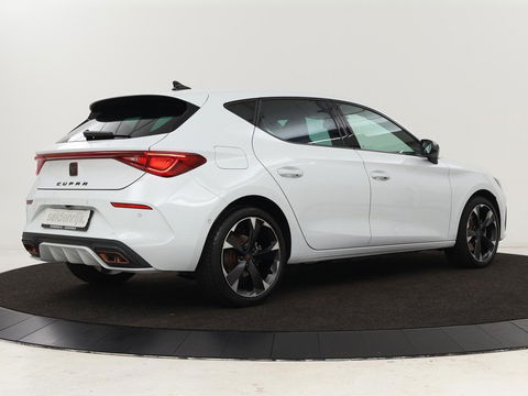 CUPRA Leon 1.4 e-Hybrid | Stoel & stuurverwarming | Carplay | Adaptive cruise | Camera | Navigatie | Sfeerverlichting | Full LED | Keyless | PHEV