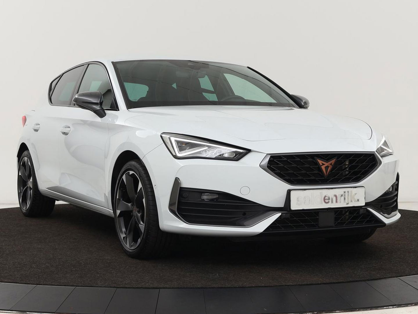 CUPRA Leon 1.4 e-Hybrid | Stoel & stuurverwarming | Carplay | Adaptive cruise | Camera | Navigatie | Sfeerverlichting | Full LED | Keyless | PHEV