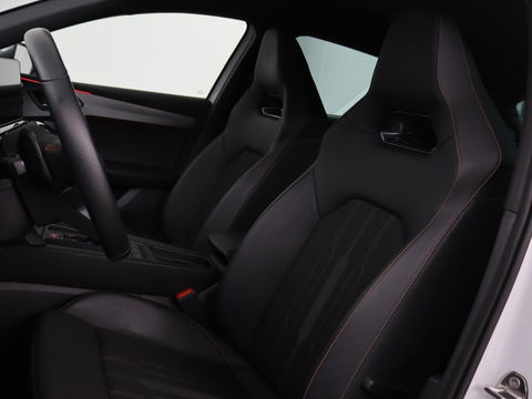 CUPRA Leon 1.4 e-Hybrid | Stoel & stuurverwarming | Carplay | Adaptive cruise | Camera | Navigatie | Sfeerverlichting | Full LED | Keyless | PHEV