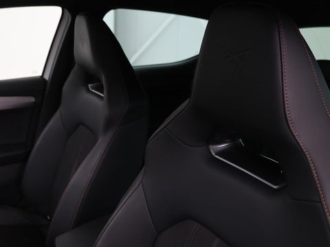 CUPRA Leon 1.4 e-Hybrid | Stoel & stuurverwarming | Carplay | Adaptive cruise | Camera | Navigatie | Sfeerverlichting | Full LED | Keyless | PHEV