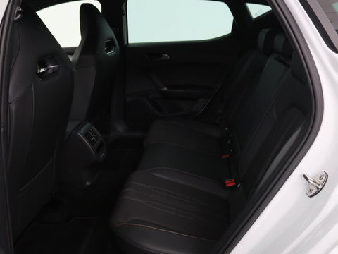 CUPRA Leon 1.4 e-Hybrid | Stoel & stuurverwarming | Carplay | Adaptive cruise | Camera | Navigatie | Sfeerverlichting | Full LED | Keyless | PHEV