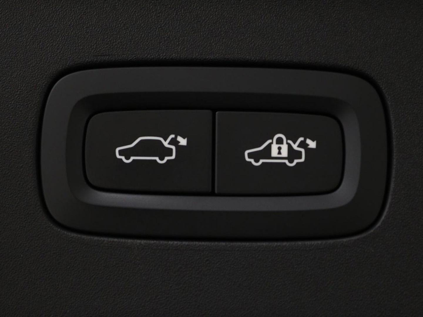 Polestar 2 Long Range Dual Motor Launch Edition 78kWh | Panoramadak | Trekhaak | Stoel & stuurverwarming | 360 camera | Adaptive cruise | Harman/Kardon | Carplay