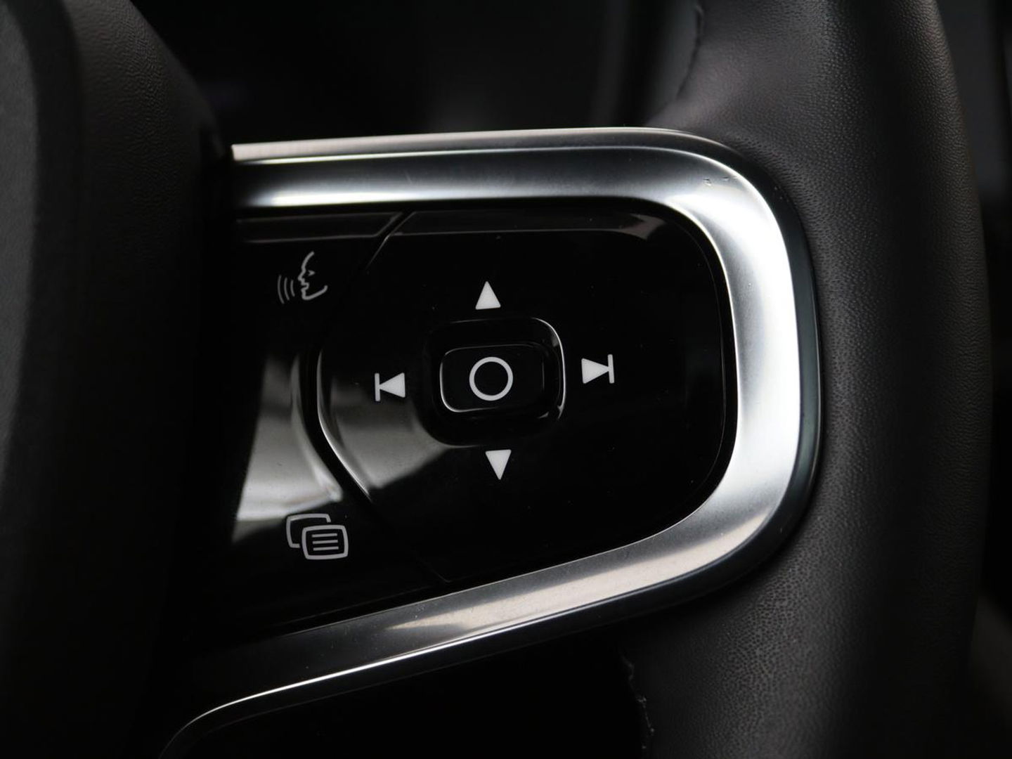 Polestar 2 Long Range Dual Motor Launch Edition 78kWh | Panoramadak | Trekhaak | Stoel & stuurverwarming | 360 camera | Adaptive cruise | Harman/Kardon | Carplay