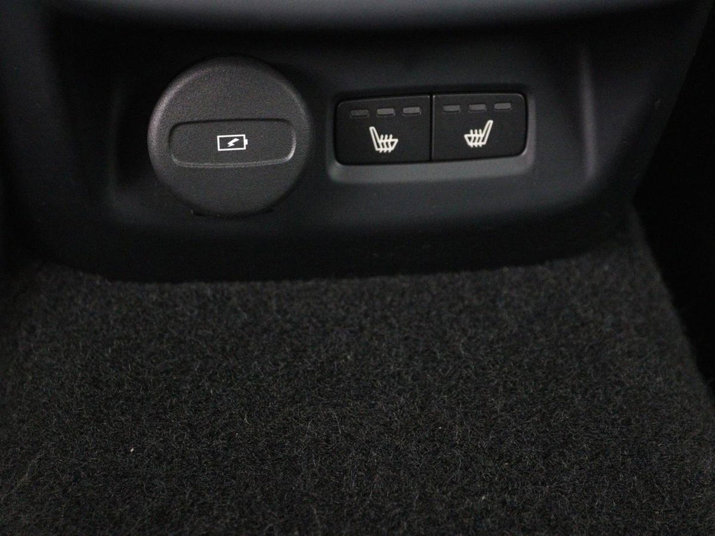Polestar 2 Long Range Dual Motor Launch Edition 78kWh | Panoramadak | Trekhaak | Stoel & stuurverwarming | 360 camera | Adaptive cruise | Harman/Kardon | Carplay