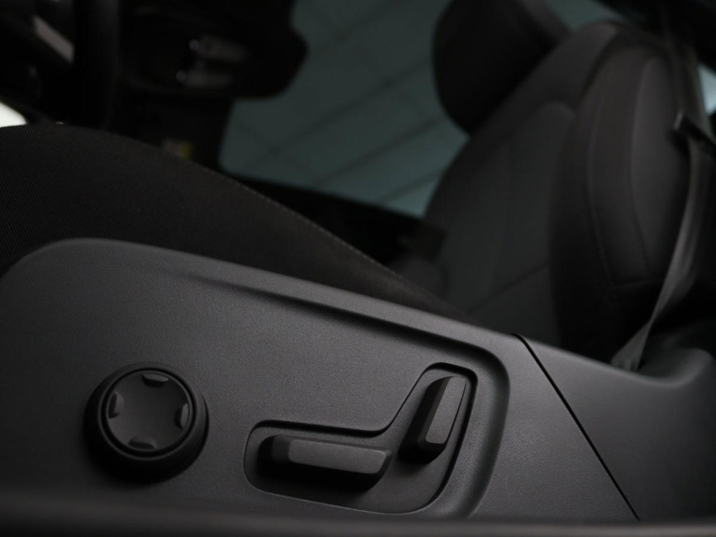 Polestar 2 Long Range Dual Motor Launch Edition 78kWh | Panoramadak | Trekhaak | Stoel & stuurverwarming | 360 camera | Adaptive cruise | Harman/Kardon | Carplay