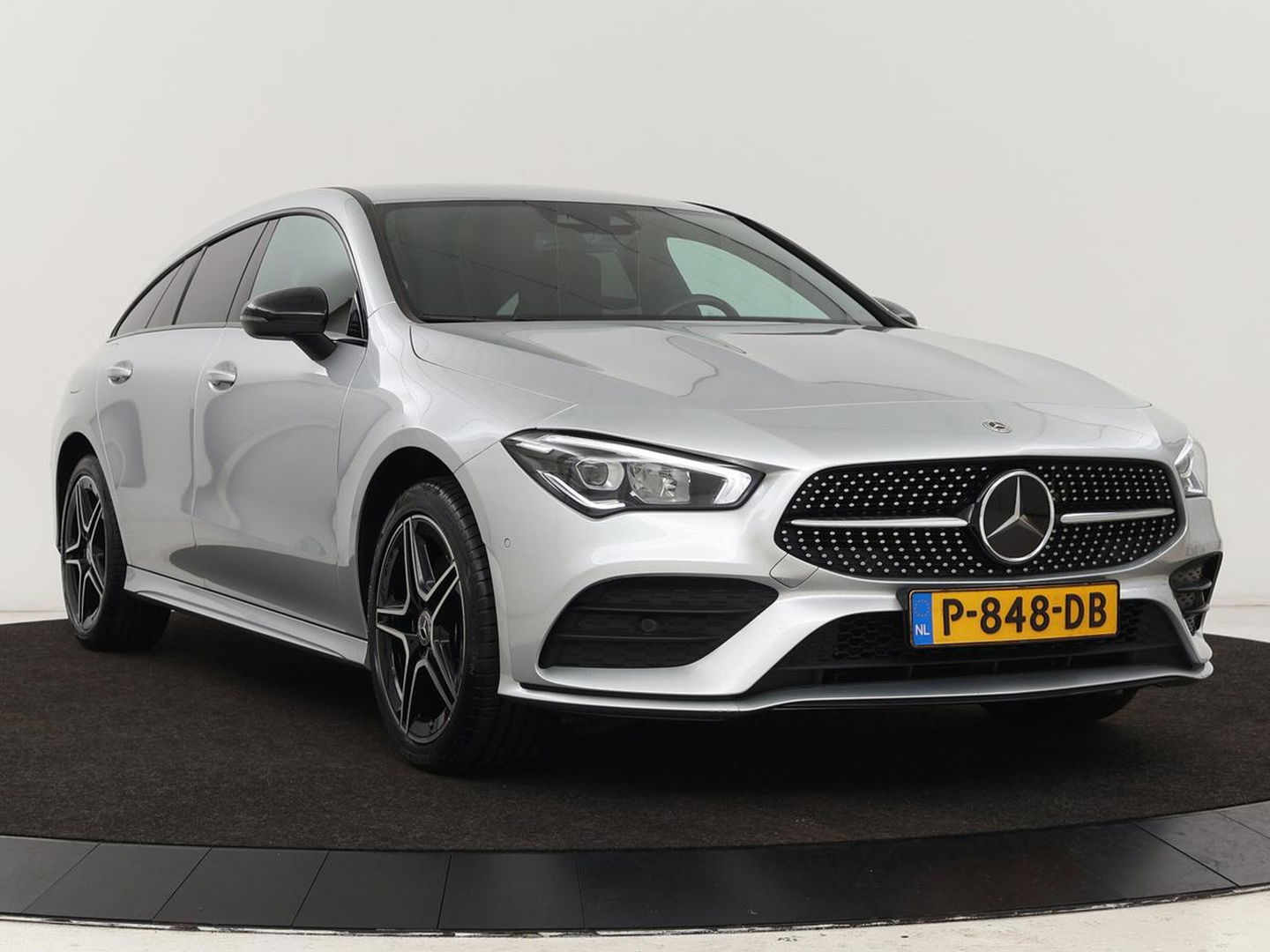 Mercedes-Benz CLA-Klasse Shooting Brake 250e Business Solution AMG Limited | Adaptive cruise | Stoelverwarming | Carplay | Sfeerverlichting | Leder/Alcantara | Navigatie | Full LED