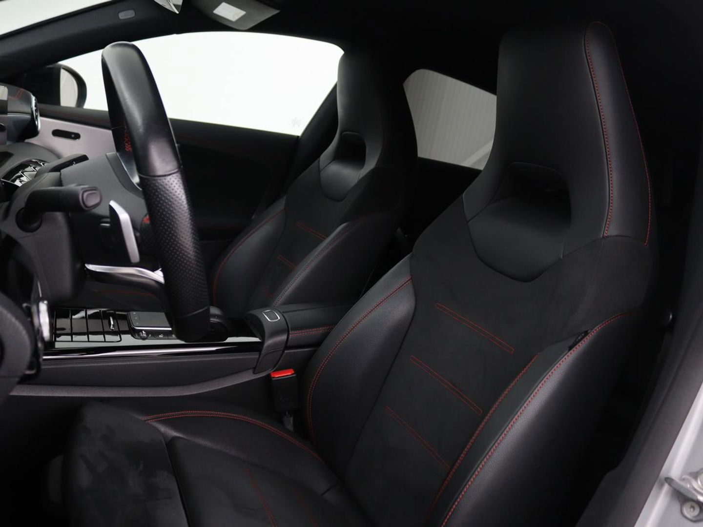 Mercedes-Benz CLA-Klasse Shooting Brake 250e Business Solution AMG Limited | Adaptive cruise | Stoelverwarming | Carplay | Sfeerverlichting | Leder/Alcantara | Navigatie | Full LED