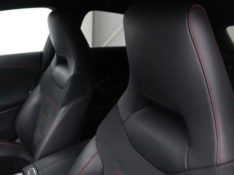 Mercedes-Benz CLA-Klasse Shooting Brake 250e Business Solution AMG Limited | Adaptive cruise | Stoelverwarming | Carplay | Sfeerverlichting | Leder/Alcantara | Navigatie | Full LED