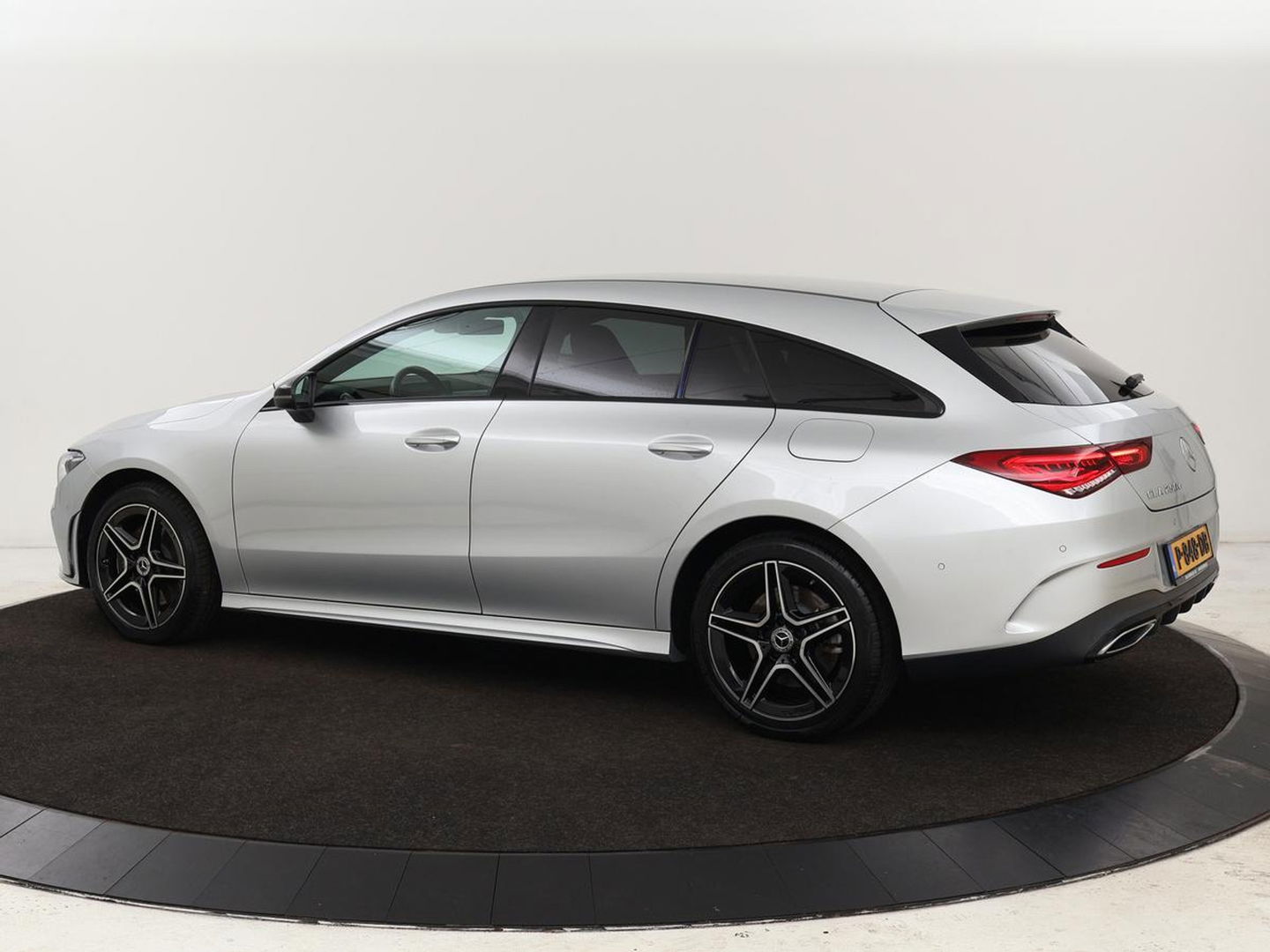Mercedes-Benz CLA-Klasse Shooting Brake 250e Business Solution AMG Limited | Adaptive cruise | Stoelverwarming | Carplay | Sfeerverlichting | Leder/Alcantara | Navigatie | Full LED