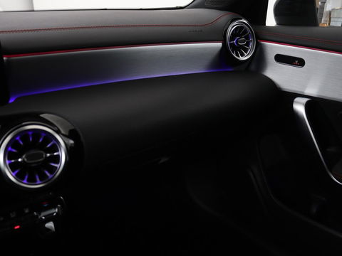 Mercedes-Benz CLA-Klasse Shooting Brake 250e Business Solution AMG Limited | Adaptive cruise | Stoelverwarming | Carplay | Sfeerverlichting | Leder/Alcantara | Navigatie | Full LED