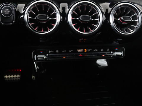 Mercedes-Benz CLA-Klasse Shooting Brake 250e Business Solution AMG Limited | Adaptive cruise | Stoelverwarming | Carplay | Sfeerverlichting | Leder/Alcantara | Navigatie | Full LED