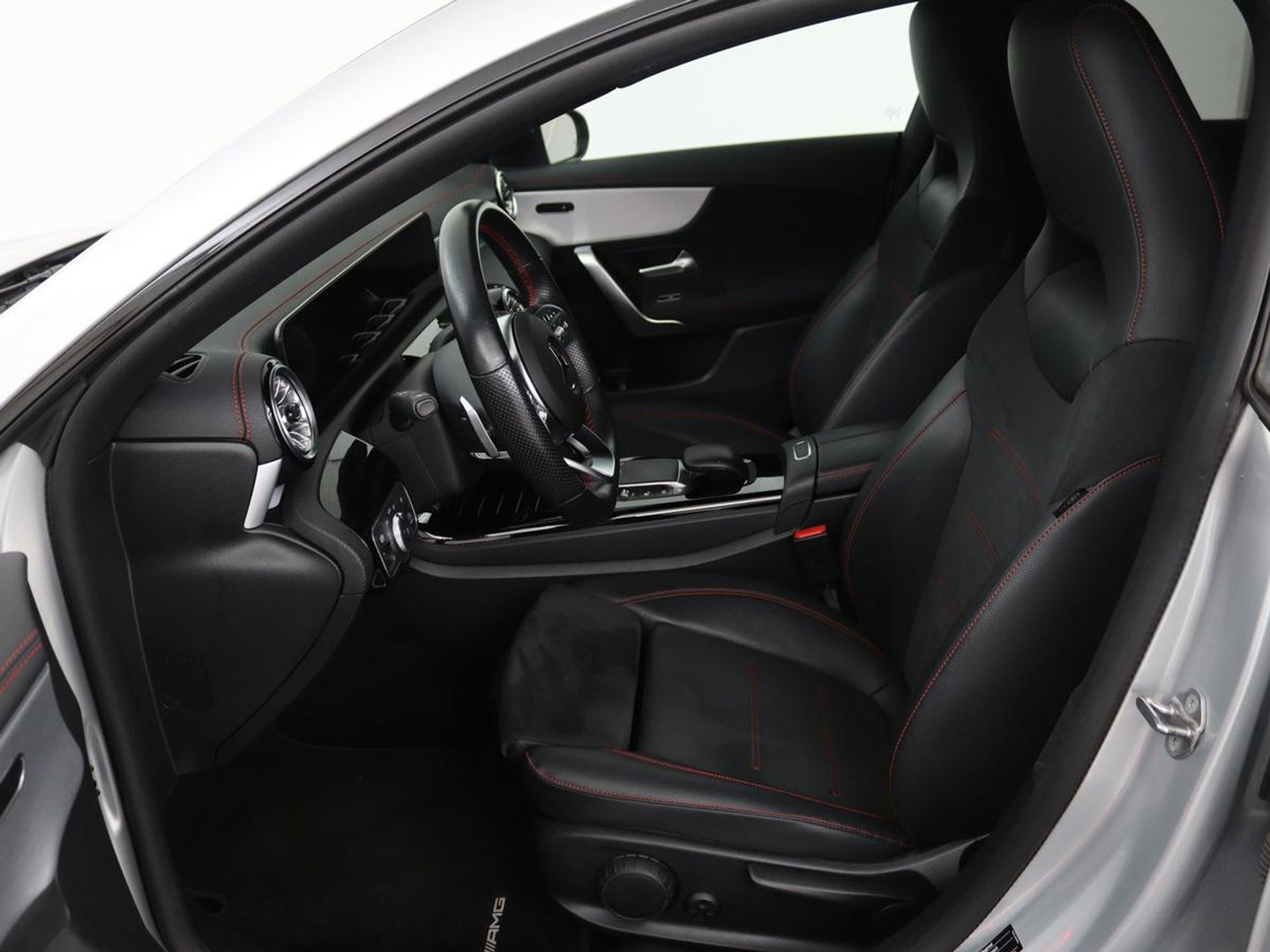 Mercedes-Benz CLA-Klasse Shooting Brake 250e Business Solution AMG Limited | Adaptive cruise | Stoelverwarming | Carplay | Sfeerverlichting | Leder/Alcantara | Navigatie | Full LED