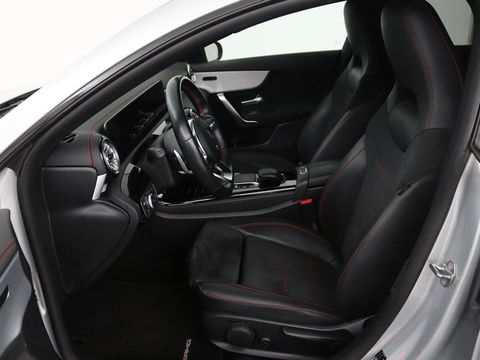 Mercedes-Benz CLA-Klasse Shooting Brake 250e Business Solution AMG Limited | Adaptive cruise | Stoelverwarming | Carplay | Sfeerverlichting | Leder/Alcantara | Navigatie | Full LED