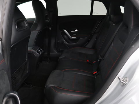 Mercedes-Benz CLA-Klasse Shooting Brake 250e Business Solution AMG Limited | Adaptive cruise | Stoelverwarming | Carplay | Sfeerverlichting | Leder/Alcantara | Navigatie | Full LED