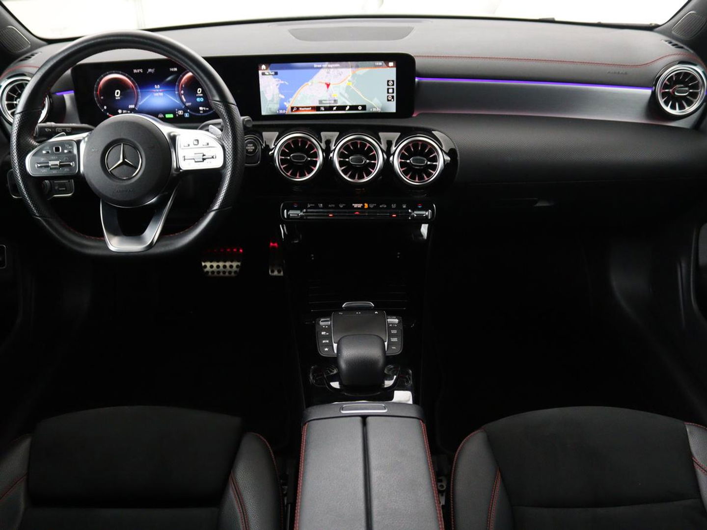 Mercedes-Benz CLA-Klasse Shooting Brake 250e Business Solution AMG Limited | Adaptive cruise | Stoelverwarming | Carplay | Sfeerverlichting | Leder/Alcantara | Navigatie | Full LED
