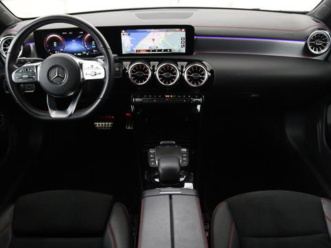 Mercedes-Benz CLA-Klasse Shooting Brake 250e Business Solution AMG Limited | Adaptive cruise | Stoelverwarming | Carplay | Sfeerverlichting | Leder/Alcantara | Navigatie | Full LED
