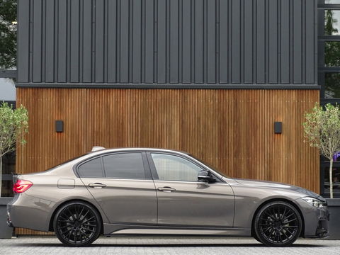 BMW 3-serie 330e 293PK M Sport / M Individual / LED