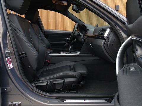 BMW 3-serie 330e 293PK M Sport / M Individual / LED