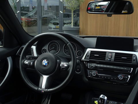 BMW 3-serie 330e 293PK M Sport / M Individual / LED