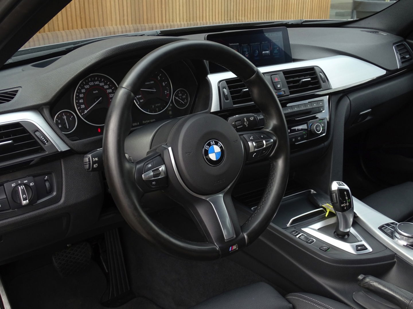 BMW 3-serie 330e 293PK M Sport / M Individual / LED