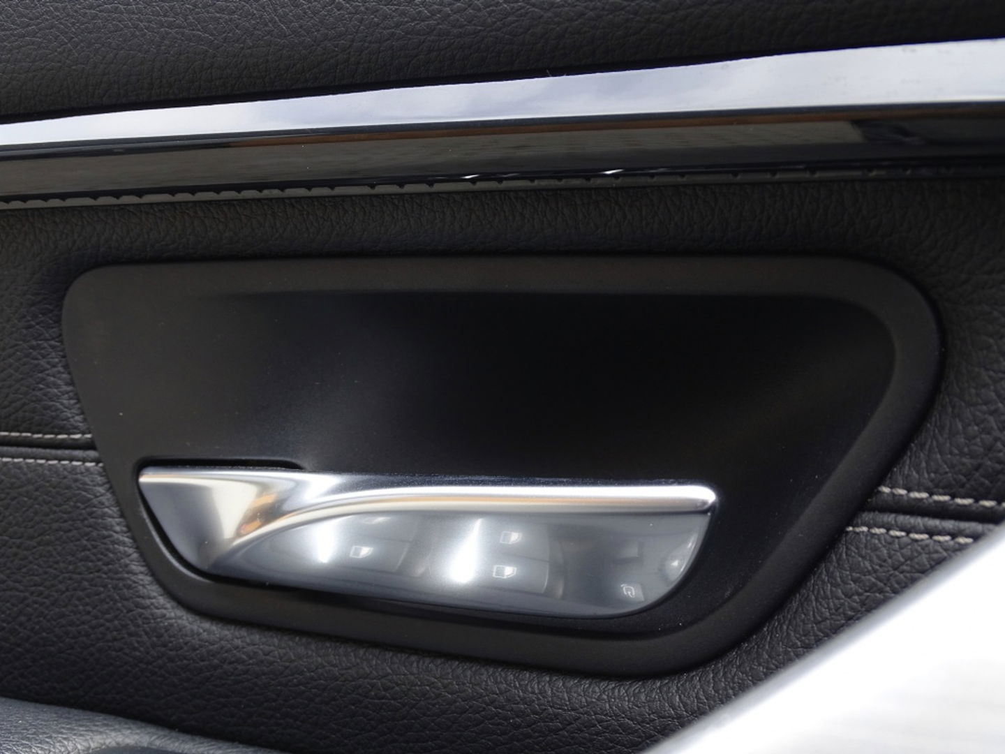 BMW 3-serie 330e 293PK M Sport / M Individual / LED