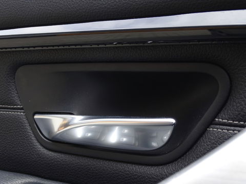 BMW 3-serie 330e 293PK M Sport / M Individual / LED