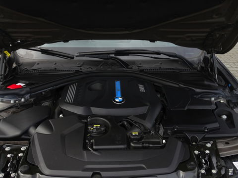 BMW 3-serie 330e 293PK M Sport / M Individual / LED