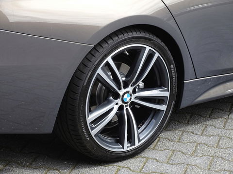 BMW 3-serie 330e 293PK M Sport / M Individual / LED