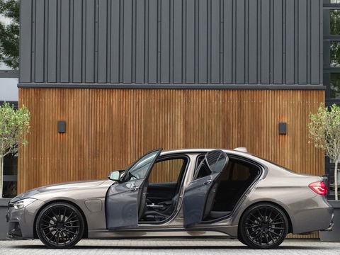BMW 3-serie 330e 293PK M Sport / M Individual / LED