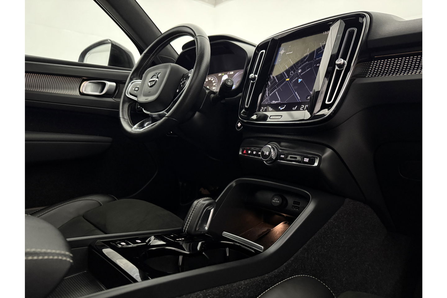 Volvo XC40 T4 Recharge Inscription 211PK 360 Camera Harman Kardon Sfeer Pano LED Carplay Clima Cruise Virtual 19"LMV Navi PDC