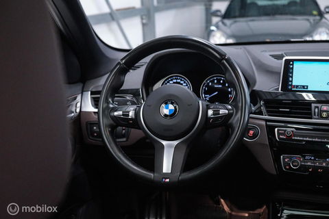 BMW X1 sDrive20i M pakket | Panoramadak | Leder | LED | Sportstoelen | btw auto | zeer mooi |