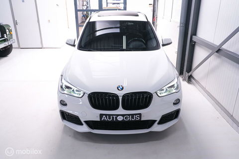 BMW X1 sDrive20i M pakket | Panoramadak | Leder | LED | Sportstoelen | btw auto | zeer mooi |