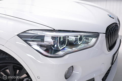 BMW X1 sDrive20i M pakket | Panoramadak | Leder | LED | Sportstoelen | btw auto | zeer mooi |