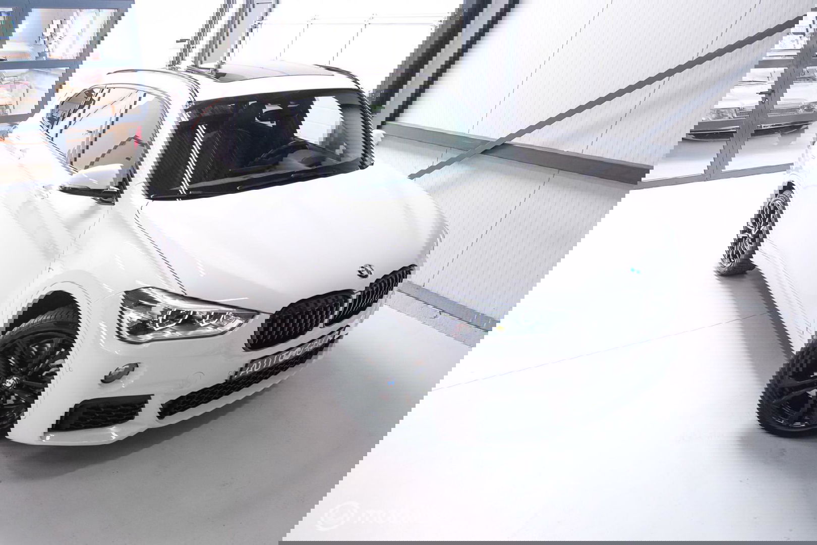 BMW X1 sDrive20i M pakket | Panoramadak | Leder | LED | Sportstoelen | btw auto | zeer mooi |