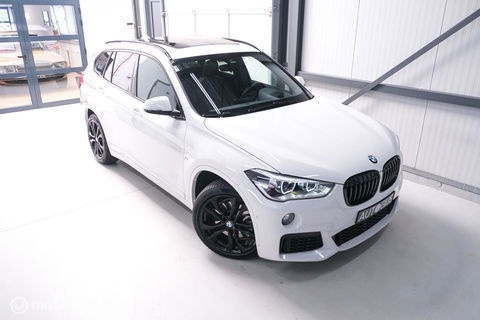 BMW X1 sDrive20i M pakket | Panoramadak | Leder | LED | Sportstoelen | btw auto | zeer mooi |